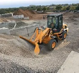 Pá Carregadeira Compacta 321E